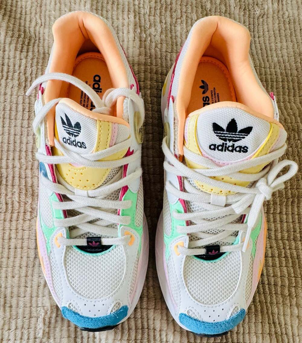 Adidas Originals Women's Astir Pastel Colorblock Sneakers HQ4422 - Picture 2 of 3